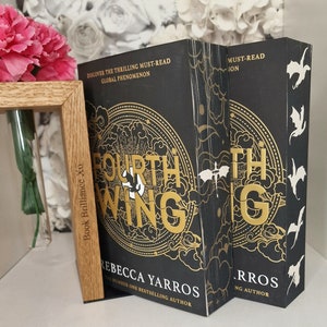 Fourth Wing (paperback) by Rebecca Yarros