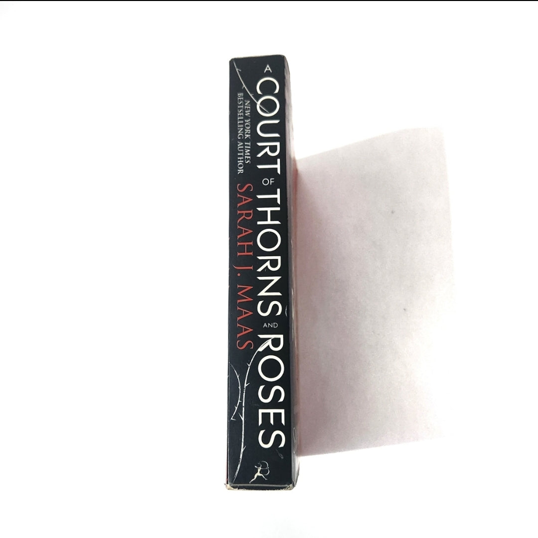 A Court of Thorns and Roses by Sarah J. Maas (Original Cover, First Edition) - 9781408857861
