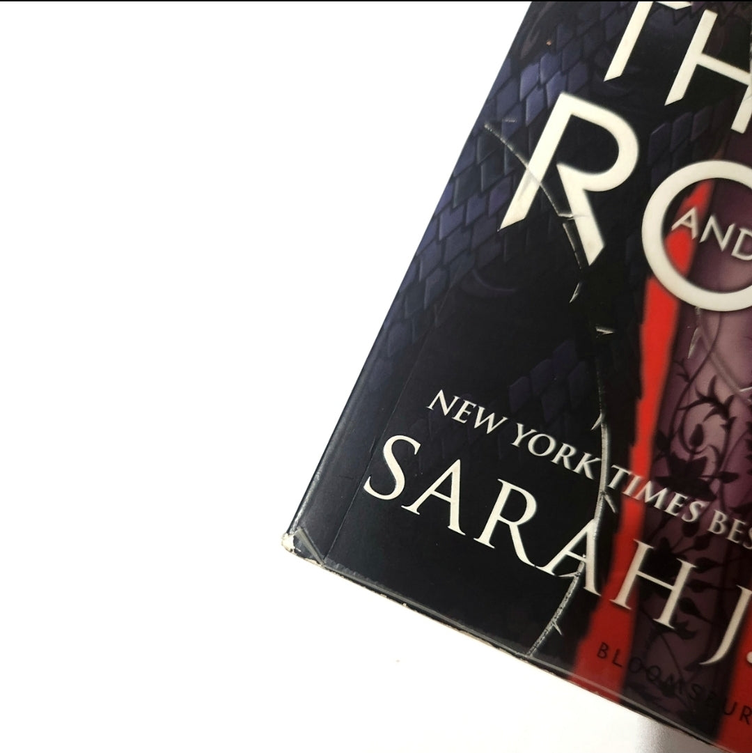 A Court of Thorns and Roses by Sarah J. Maas (Original Cover, First Edition) - 9781408857861